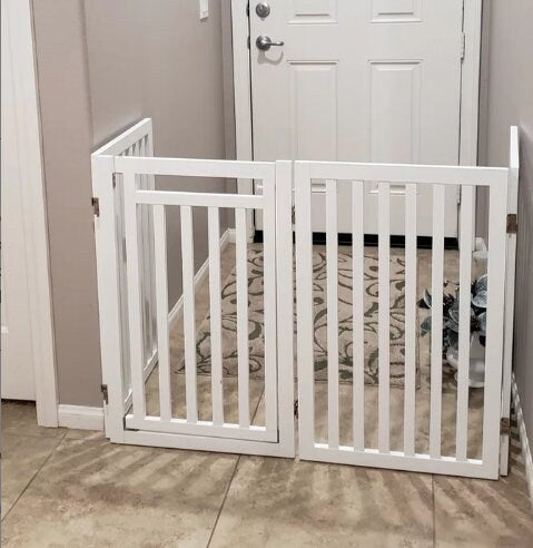 Free Standing Pet Gate Adjustable 4-Panel Design Configurations Including Gate or Pen. Suitable for Dogs of all Sizes and Breeds