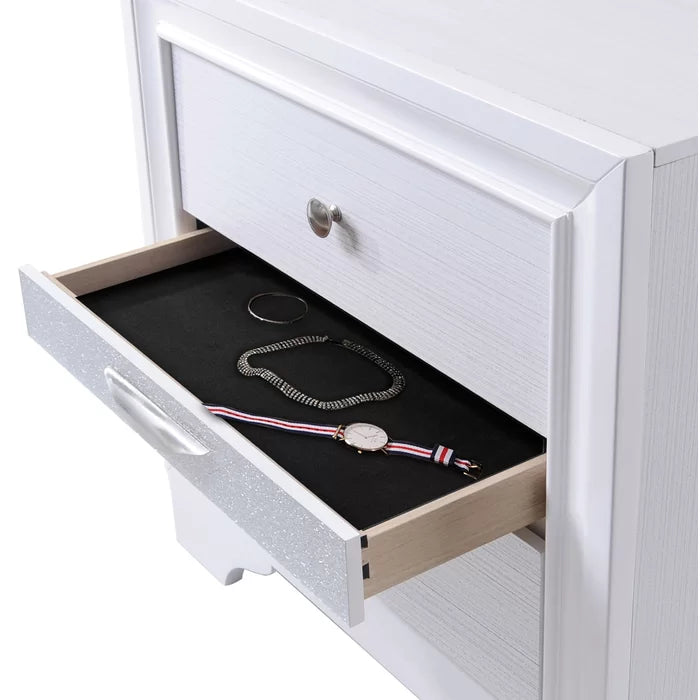 Ashtyn 26'' Tall 3 - Solid Wood Drawer Nightstand in White