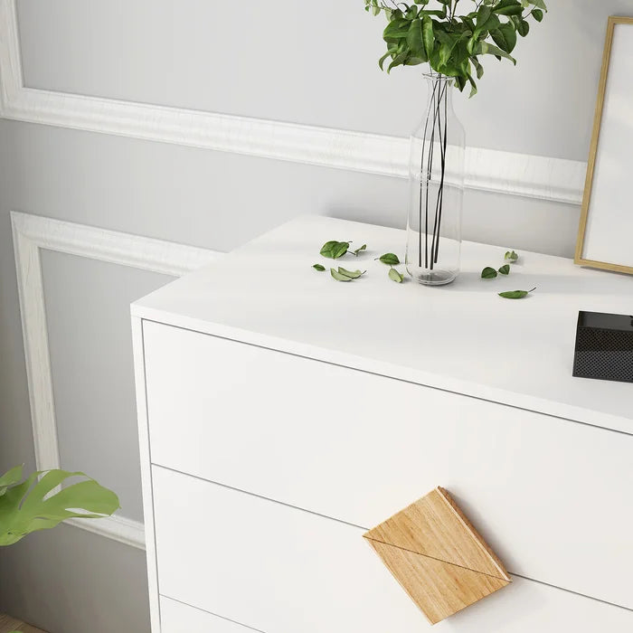 El-Yri 4 Drawer 31.49'' W Chest Outstanding Wooden Handle Stable and Durable