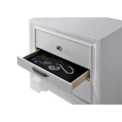 Hawkesbury 26'' Tall 3 - Drawer Nightstand in White Contemporary Style